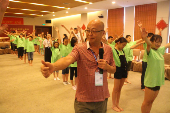 爸媽在線第七屆《心靈成長(zhǎng) 放飛夢(mèng)想》夏令營(yíng)開(kāi)始啦!